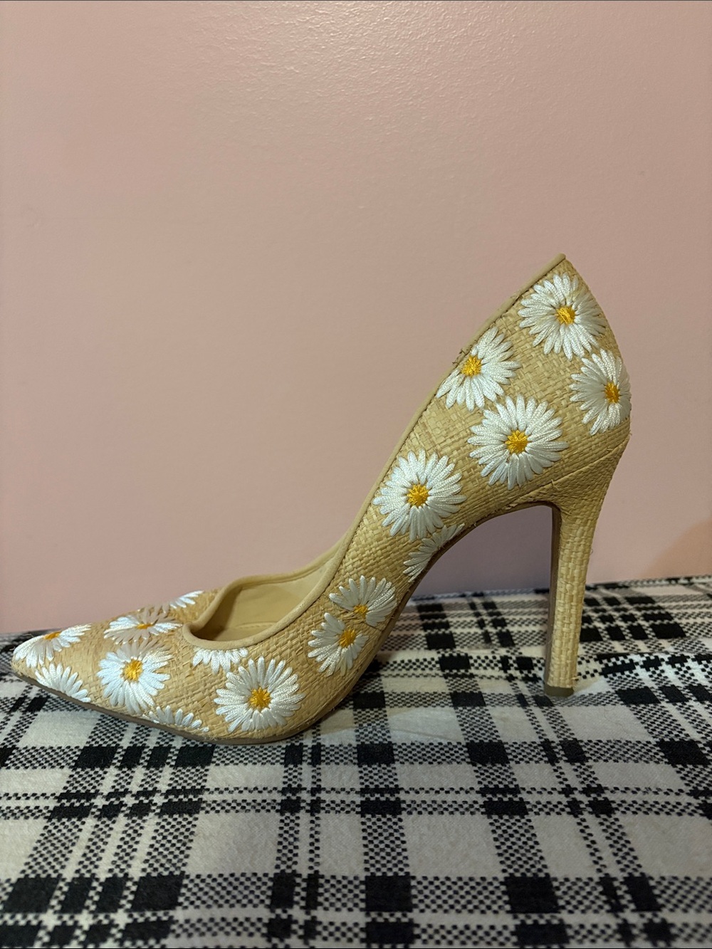 Daisy Embroidered Pointed Toe Pump